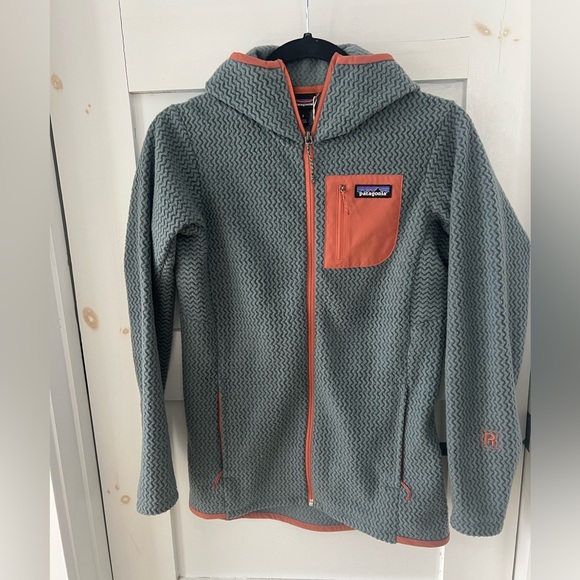 Women’s light weight Patagonia coat size small - Picture 2 of 2